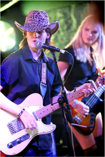 CASEY RAE PERRY BAND - EXETER BOMBA