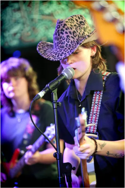 CASEY RAE PERRY BAND - EXETER BOMBA