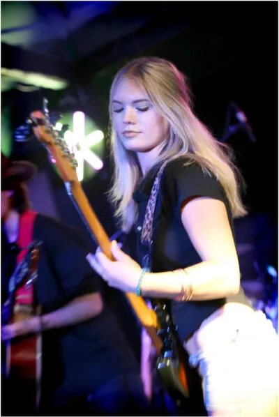 CASEY RAE PERRY BAND - EXETER BOMBA