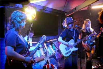 CASEY RAE PERRY BAND - EXETER BOMBA